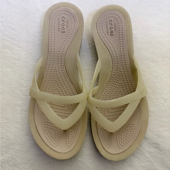 CROCS Women’s Isabella Cream Sandals Sz 8 - Picture 2 of 5